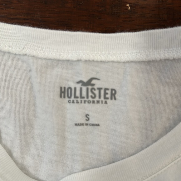 Hollister Tee Women’s Small - Picture 3 of 5